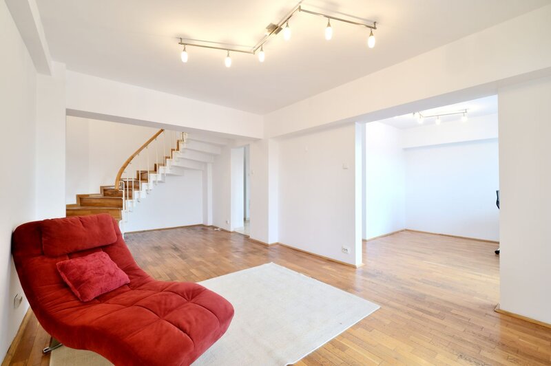 Piata Unirii 12, Fantani, Centrul Civic, Mitropolie, Palatul Parlamentului